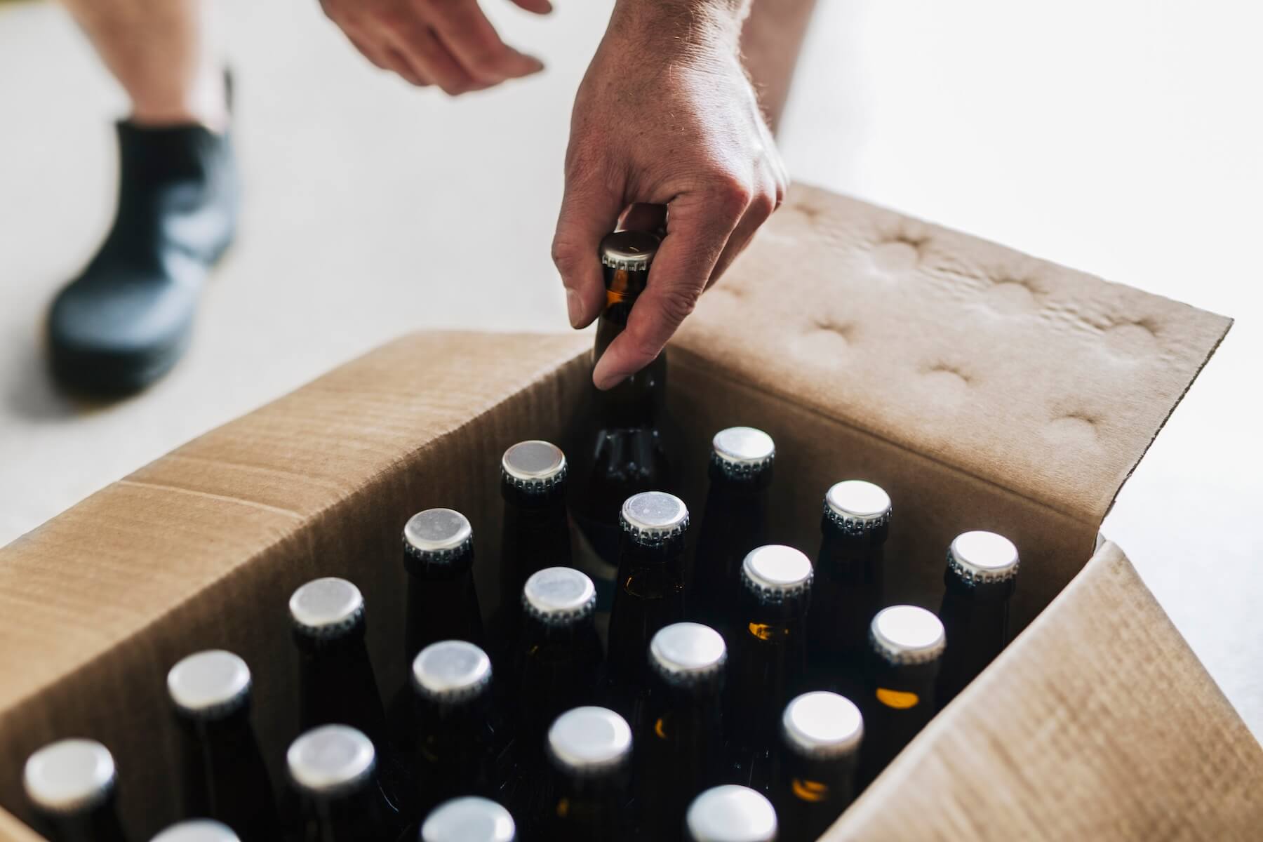 DTC Alcohol Sales: How to Navigate a Complex Landscape in 2025